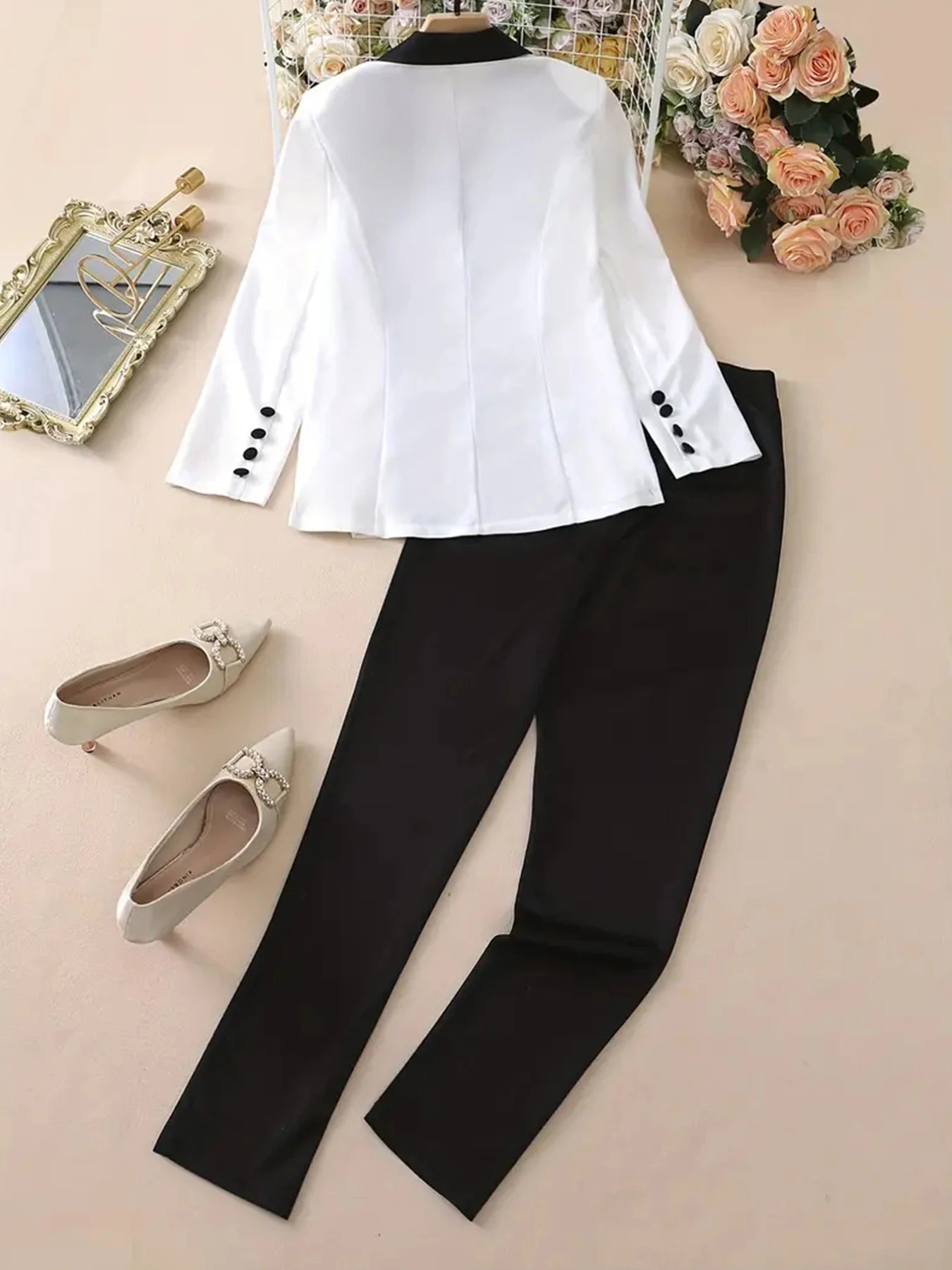 Women's casual and fashionable two-piece suit with double breasted lapel design, suitable for daily commuting and office wear