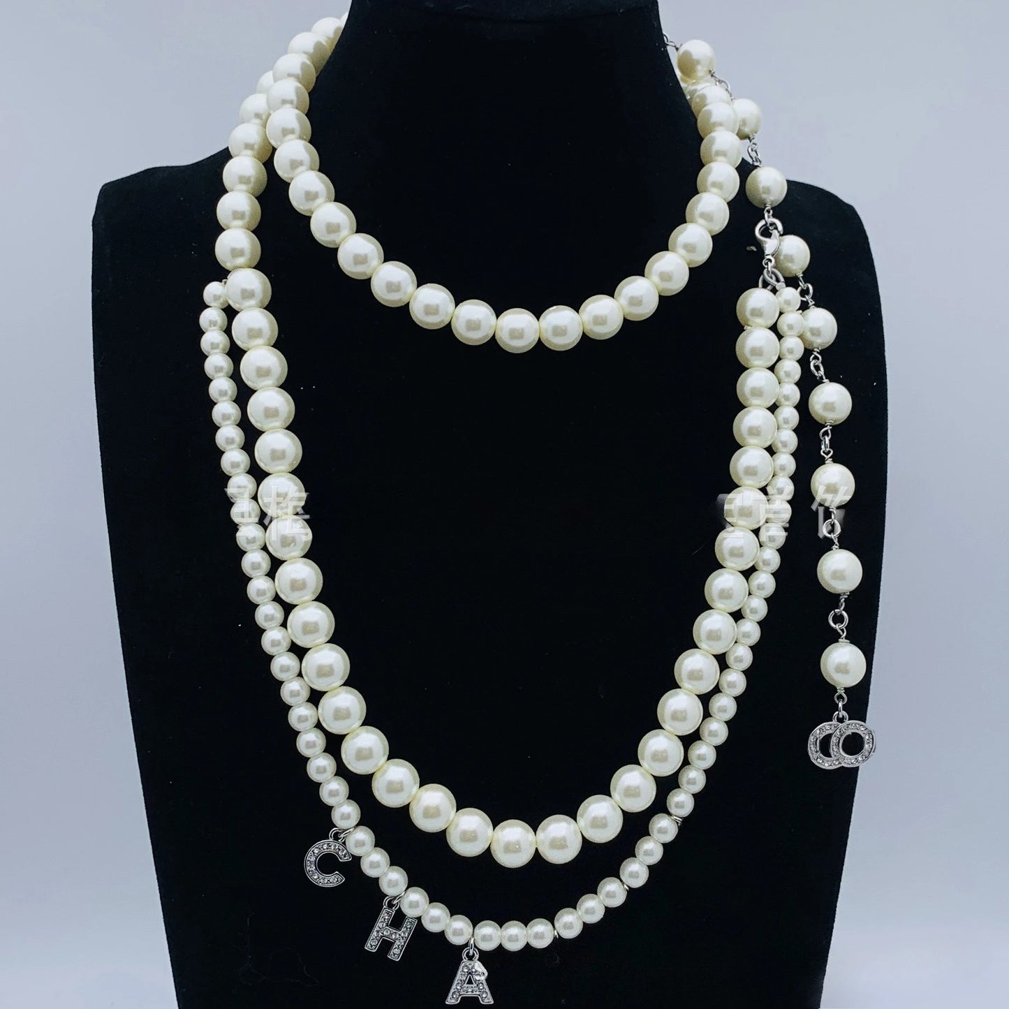 Hot 2025 New Pearl Luxury Necklace Letters Romantic Love Pendant Shows Sweet Breath Suitable for Gifts