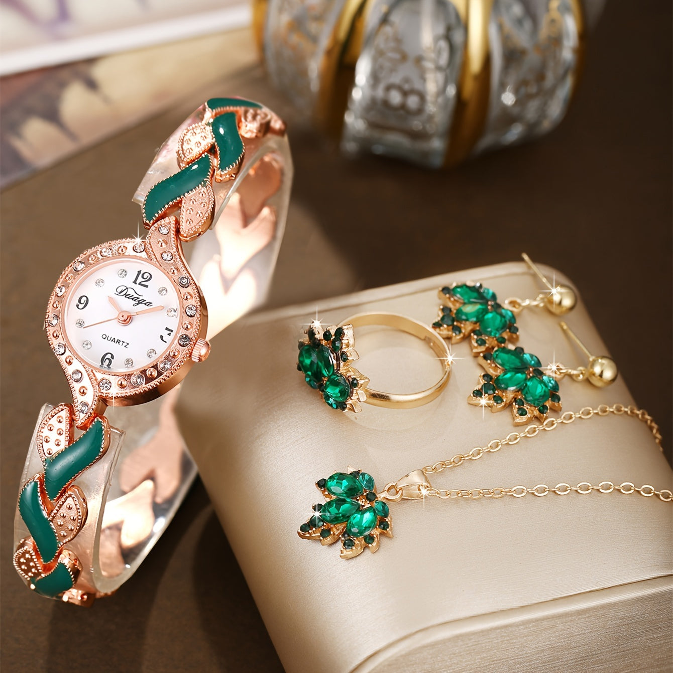 Fashion Trend All-match Women's Love Strap Rhinestone-encrusted Light Luxury Quartz Watch +4pcs Jewelry Set