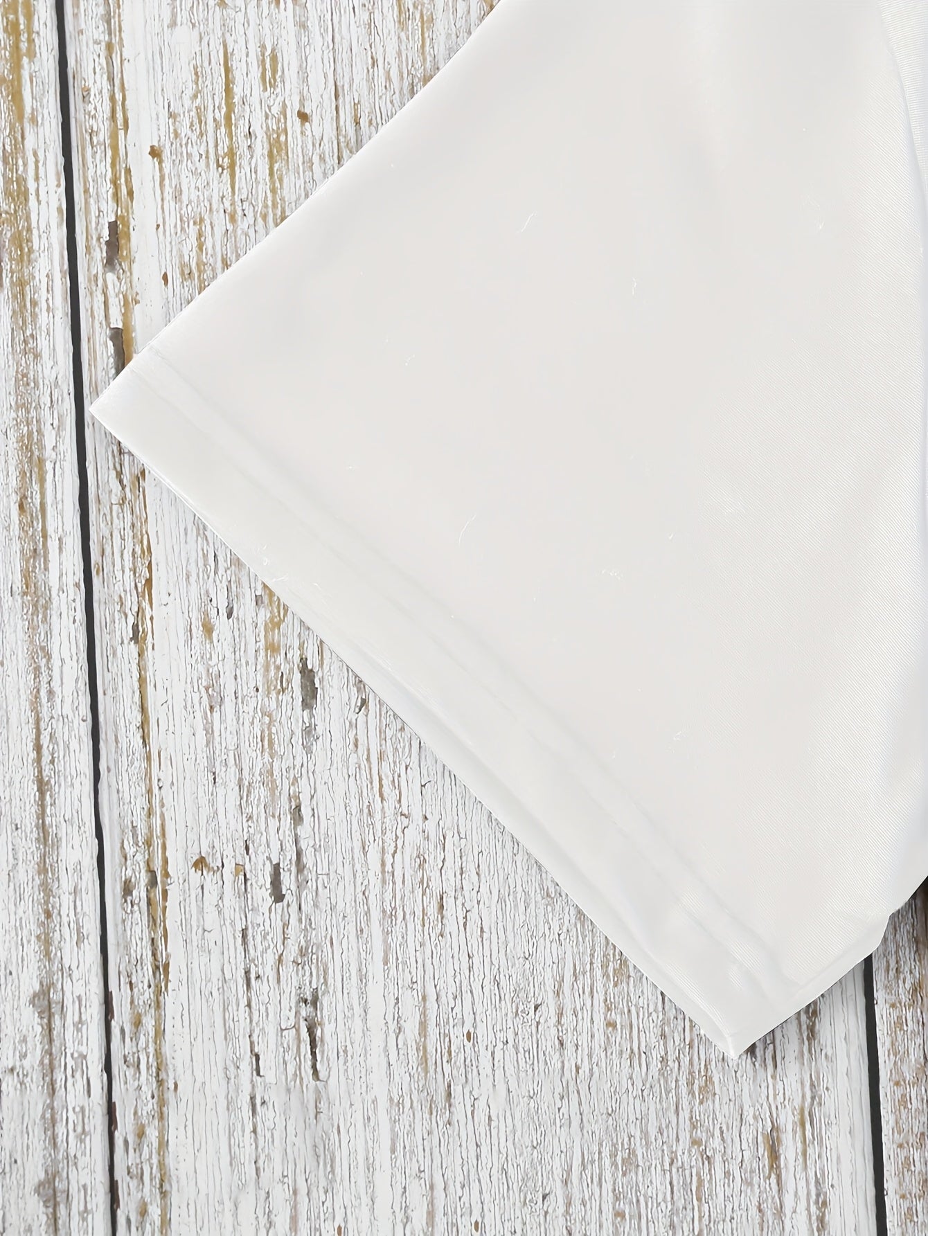 Women's T-Shirt | Playful Giraffe Print with Fashion Glasses Design | Round Neck, Short Sleeve | Casual Loose Fit | Machine Washable | Ideal for Spring & Summer | Comfortable Knit Fabric