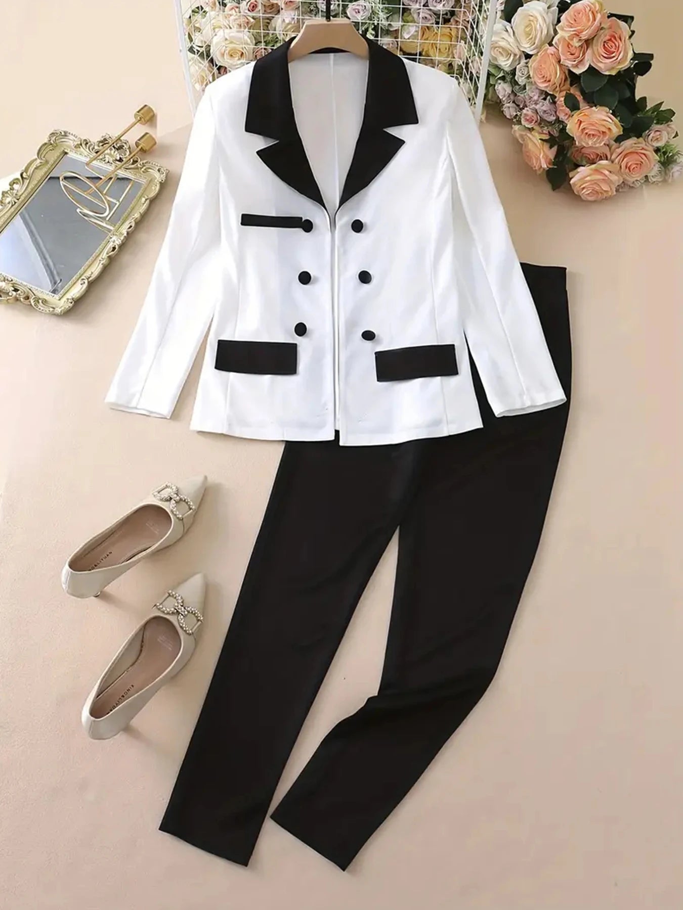 Women's casual and fashionable two-piece suit with double breasted lapel design, suitable for daily commuting and office wear