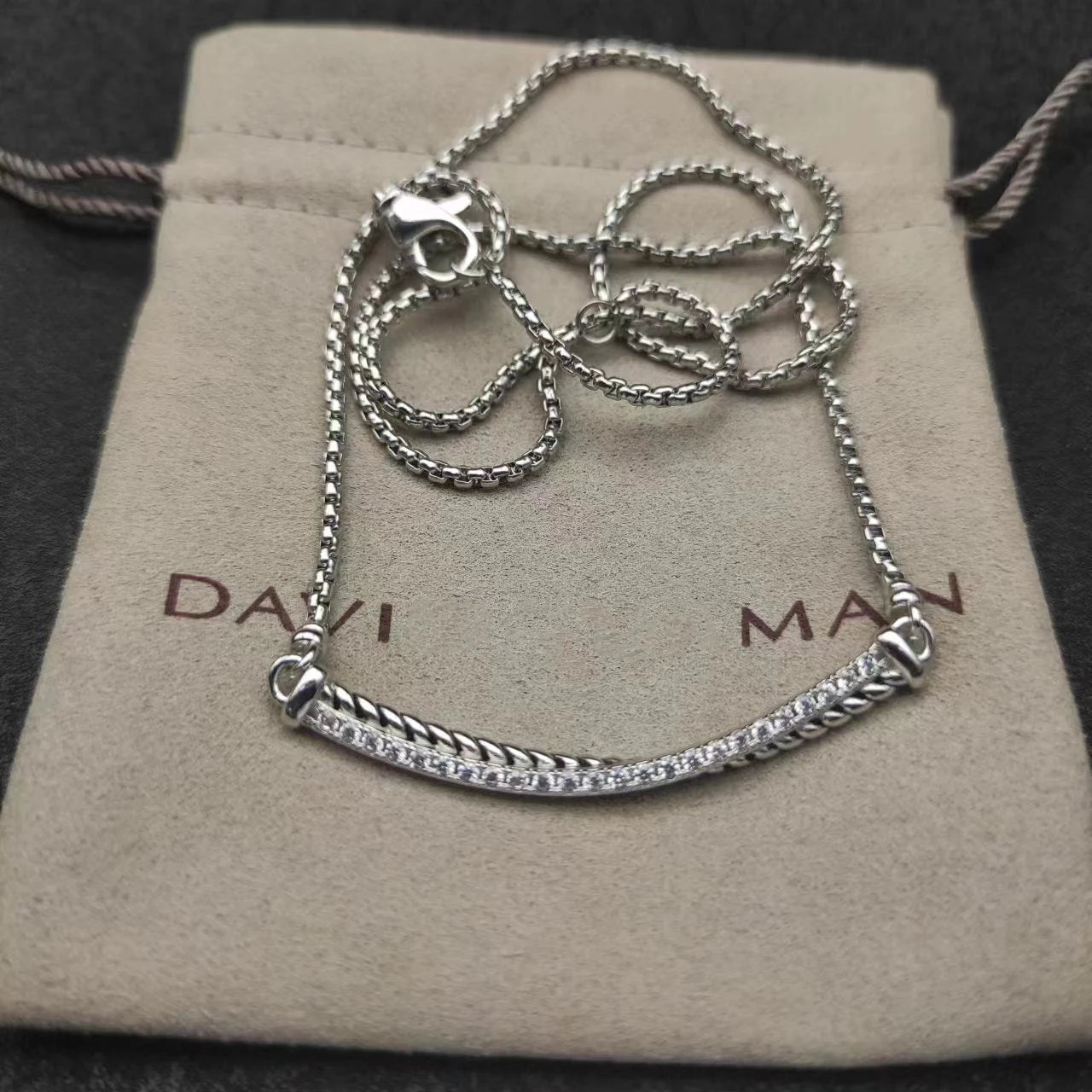 2025 New DY Classical Style Women's Pendant Necklace Simplicity Exquisite Diamond Elegant and Exquisite Jewelry for Any Occasion
