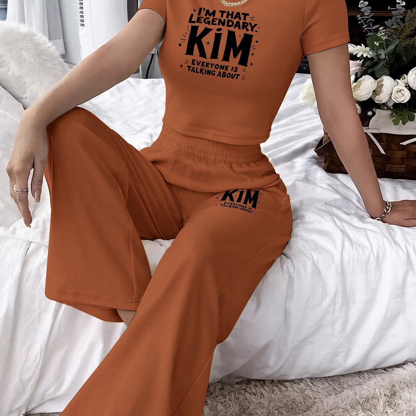 Women'S Casual Two-Piece Set - "I'm That Kim" Graphic T-Shirt & Wide-Leg Pants with Slant Pocket, Elegant Polyester Blend, All-Season Wear, Casual Wear|Graphic Print Top|Polyester Blend